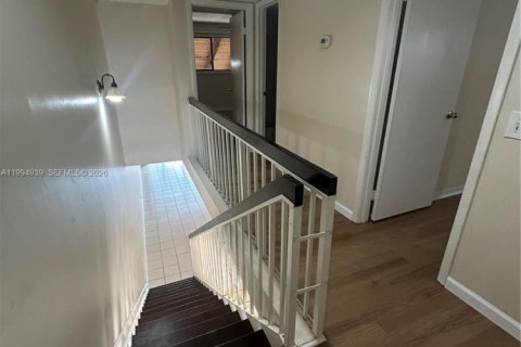 Townhouse in Pembroke Pines, Florida 3 bedrooms, 140.38 sq.m. № 2056581 - photo 12