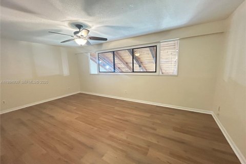 Townhouse in Pembroke Pines, Florida 3 bedrooms, 140.38 sq.m. № 2056581 - photo 17