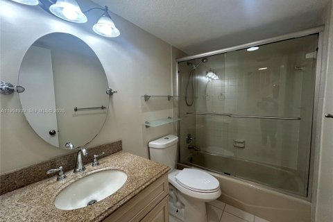 Townhouse in Pembroke Pines, Florida 3 bedrooms, 140.38 sq.m. № 2056581 - photo 11