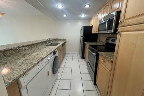 Townhouse in Pembroke Pines, Florida 3 bedrooms, 140.38 sq.m. № 2056581 - photo 6