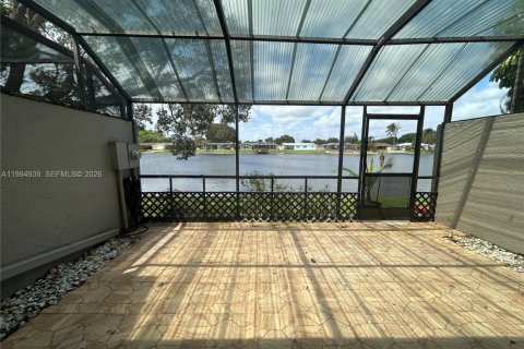 Townhouse in Pembroke Pines, Florida 3 bedrooms, 140.38 sq.m. № 2056581 - photo 21