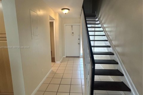 Townhouse in Pembroke Pines, Florida 3 bedrooms, 140.38 sq.m. № 2056581 - photo 3