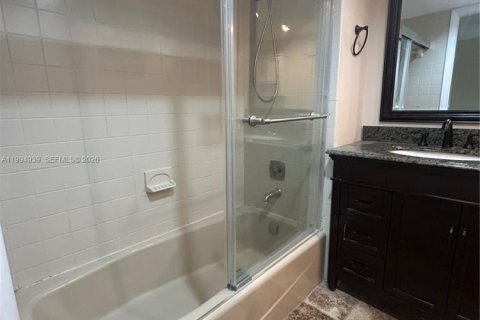 Townhouse in Pembroke Pines, Florida 3 bedrooms, 140.38 sq.m. № 2056581 - photo 15