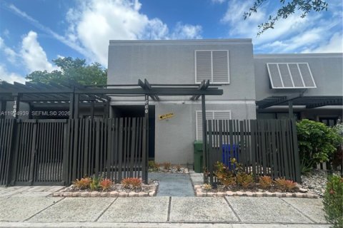 Townhouse in Pembroke Pines, Florida 3 bedrooms, 140.38 sq.m. № 2056581