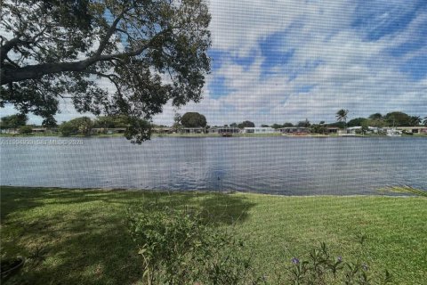 Townhouse in Pembroke Pines, Florida 3 bedrooms, 140.38 sq.m. № 2056581 - photo 23