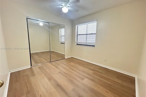 Townhouse in Pembroke Pines, Florida 3 bedrooms, 140.38 sq.m. № 2056581 - photo 13