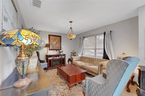 House in Auburndale, Florida 5 bedrooms, 270.9 sq.m. № 1917153 - photo 8