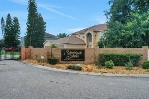 House in Auburndale, Florida 5 bedrooms, 270.9 sq.m. № 1917153 - photo 2