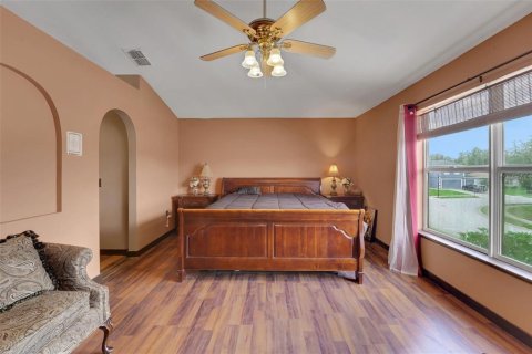 House in Auburndale, Florida 5 bedrooms, 270.9 sq.m. № 1917153 - photo 22