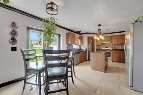House in Auburndale, Florida 5 bedrooms, 270.9 sq.m. № 1917153 - photo 10