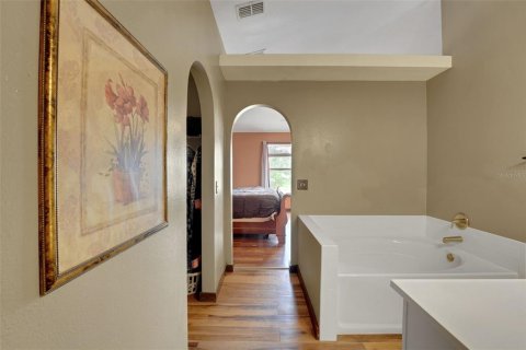 House in Auburndale, Florida 5 bedrooms, 270.9 sq.m. № 1917153 - photo 24