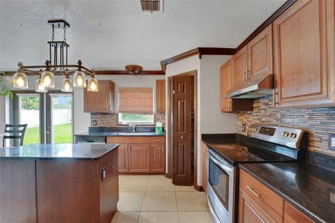 House in Auburndale, Florida 5 bedrooms, 270.9 sq.m. № 1917153 - photo 13