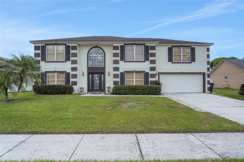House in Auburndale, Florida 5 bedrooms, 270.9 sq.m. № 1917153 - photo 1