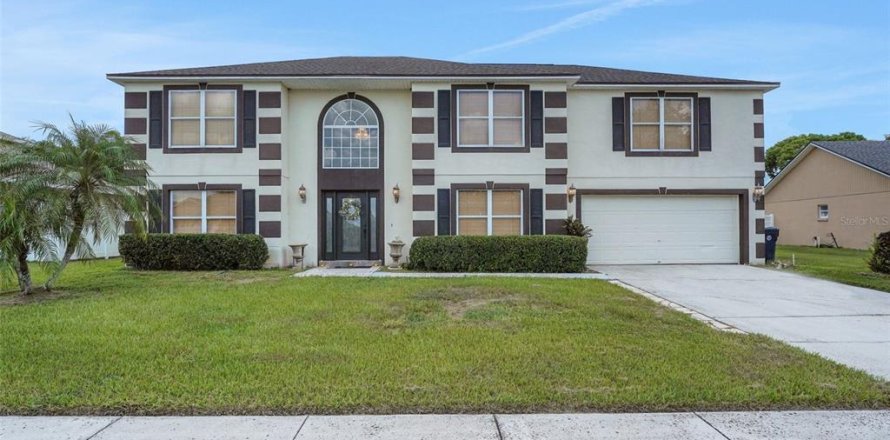 House in Auburndale, Florida 5 bedrooms, 270.9 sq.m. № 1917153