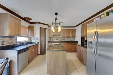 House in Auburndale, Florida 5 bedrooms, 270.9 sq.m. № 1917153 - photo 11