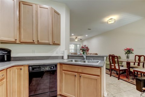 Townhouse in Tampa, Florida 3 bedrooms, 179.58 sq.m. № 2149405 - photo 14