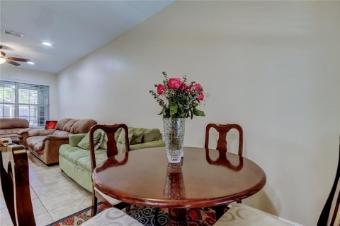 Townhouse in Tampa, Florida 3 bedrooms, 179.58 sq.m. № 2149405 - photo 6