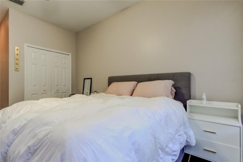 Townhouse in Tampa, Florida 3 bedrooms, 179.58 sq.m. № 2149405 - photo 30