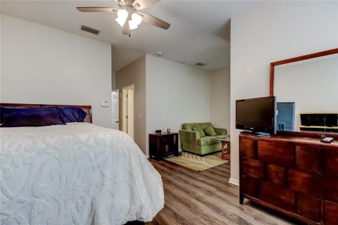 Townhouse in Tampa, Florida 3 bedrooms, 179.58 sq.m. № 2149405 - photo 19