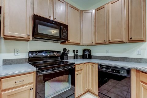 Townhouse in Tampa, Florida 3 bedrooms, 179.58 sq.m. № 2149405 - photo 12