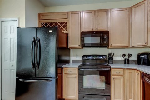 Townhouse in Tampa, Florida 3 bedrooms, 179.58 sq.m. № 2149405 - photo 11