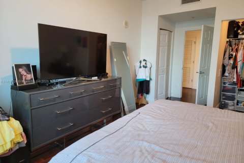 Condo in Hollywood, Florida, 1 bedroom  № 1971403 - photo 18