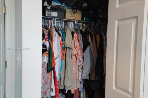 Condo in Hollywood, Florida, 1 bedroom  № 1971403 - photo 22