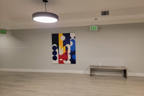 Condo in Hollywood, Florida, 1 bedroom  № 1971403 - photo 5