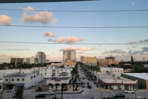 Condo in Hollywood, Florida, 1 bedroom  № 1971403 - photo 27