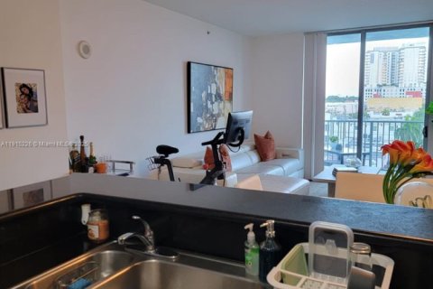 Condo in Hollywood, Florida, 1 bedroom  № 1971403 - photo 15