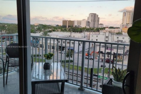 Condo in Hollywood, Florida, 1 bedroom  № 1971403 - photo 24