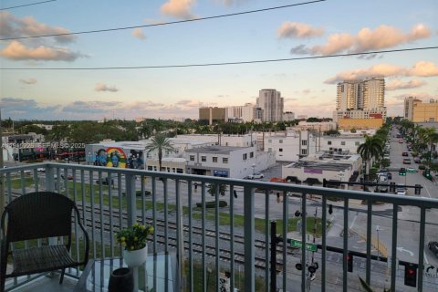 Condo in Hollywood, Florida, 1 bedroom  № 1971403 - photo 29