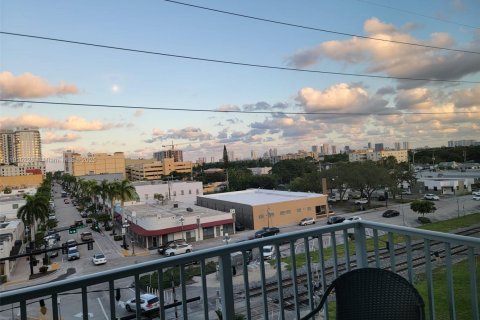 Condo in Hollywood, Florida, 1 bedroom  № 1971403 - photo 26