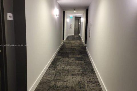 Condo in Hollywood, Florida, 1 bedroom  № 1971403 - photo 11