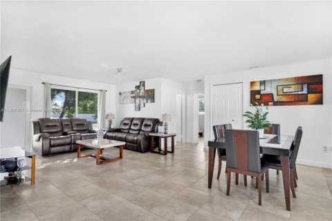 Купить виллу или дом в Майами, Флорида 3 спальни, 111.39м2, № 1953018 - фото 10