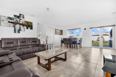 Купить виллу или дом в Майами, Флорида 3 спальни, 111.39м2, № 1953018 - фото 6