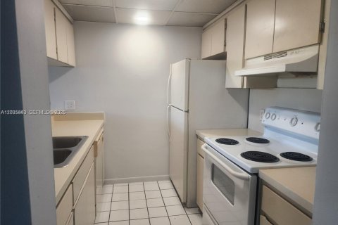 Снять в аренду кондоминиум в Дорал, Флорида 1 спальня, 65.96м2, № 2085221 - фото 11