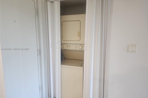 Снять в аренду кондоминиум в Дорал, Флорида 1 спальня, 65.96м2, № 2085221 - фото 14