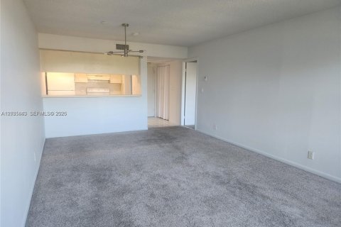 Снять в аренду кондоминиум в Дорал, Флорида 1 спальня, 65.96м2, № 2085221 - фото 6