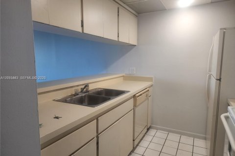 Снять в аренду кондоминиум в Дорал, Флорида 1 спальня, 65.96м2, № 2085221 - фото 12