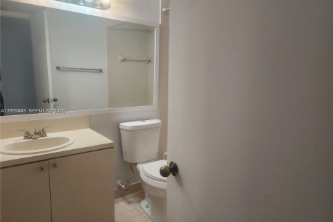 Снять в аренду кондоминиум в Дорал, Флорида 1 спальня, 65.96м2, № 2085221 - фото 21