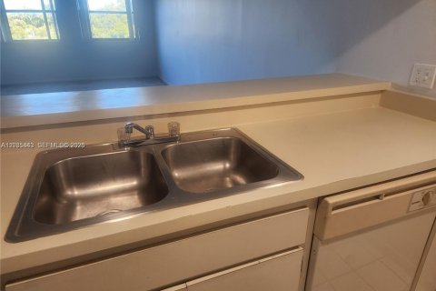 Снять в аренду кондоминиум в Дорал, Флорида 1 спальня, 65.96м2, № 2085221 - фото 13