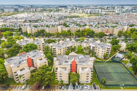 Снять в аренду кондоминиум в Дорал, Флорида 1 спальня, 65.96м2, № 2085221 - фото 3