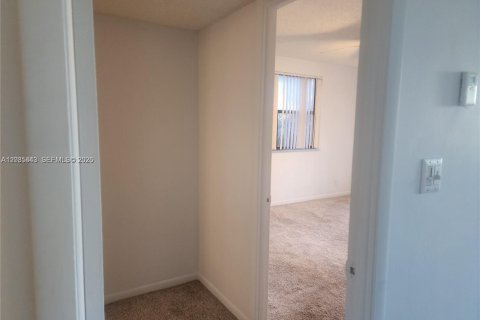 Снять в аренду кондоминиум в Дорал, Флорида 1 спальня, 65.96м2, № 2085221 - фото 15