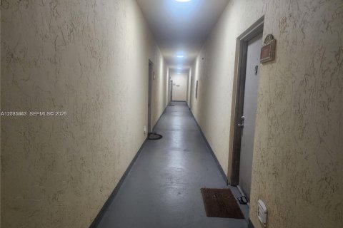 Снять в аренду кондоминиум в Дорал, Флорида 1 спальня, 65.96м2, № 2085221 - фото 4