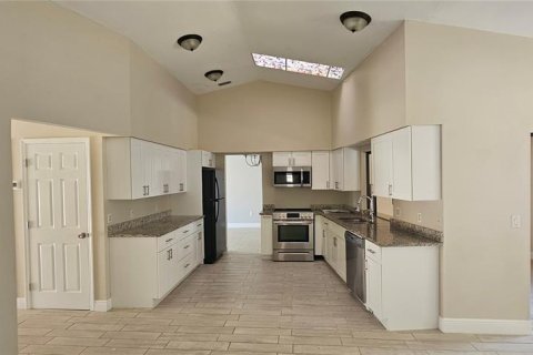 Снять в аренду виллу или дом в Порт-Шарлотт, Флорида 4 комнаты, 181.81м2, № 1912356 - фото 15