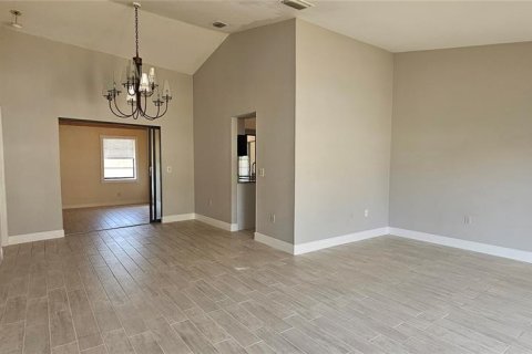 Снять в аренду виллу или дом в Порт-Шарлотт, Флорида 4 комнаты, 181.81м2, № 1912356 - фото 3