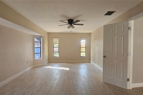 Снять в аренду виллу или дом в Порт-Шарлотт, Флорида 4 комнаты, 181.81м2, № 1912356 - фото 5