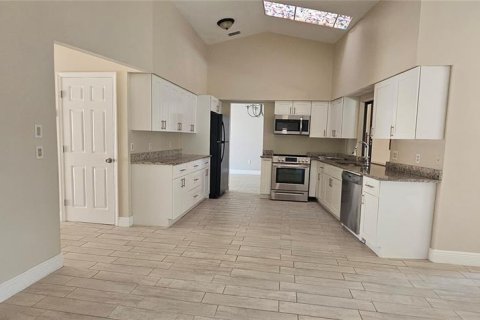 Снять в аренду виллу или дом в Порт-Шарлотт, Флорида 4 комнаты, 181.81м2, № 1912356 - фото 14