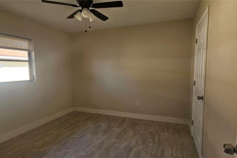 Снять в аренду виллу или дом в Порт-Шарлотт, Флорида 4 комнаты, 181.81м2, № 1912356 - фото 16